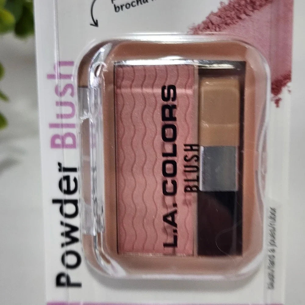 L.A. COLORS Powder Blush - Berry Pretty C62239 ~ 0.13 oz ~ New and Unopened